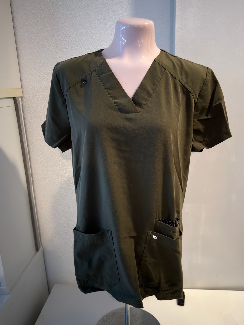 koi Olive Green V-Neck Scrub Tunic and Medium Petite Joggers